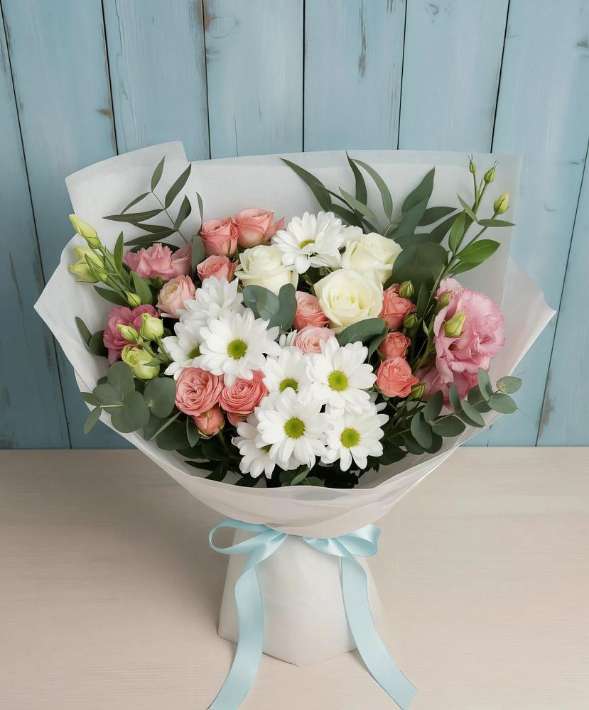 Букет цветов из: Розы, Лизиантусы и Хризантемы в Знаменском Краснодарский край