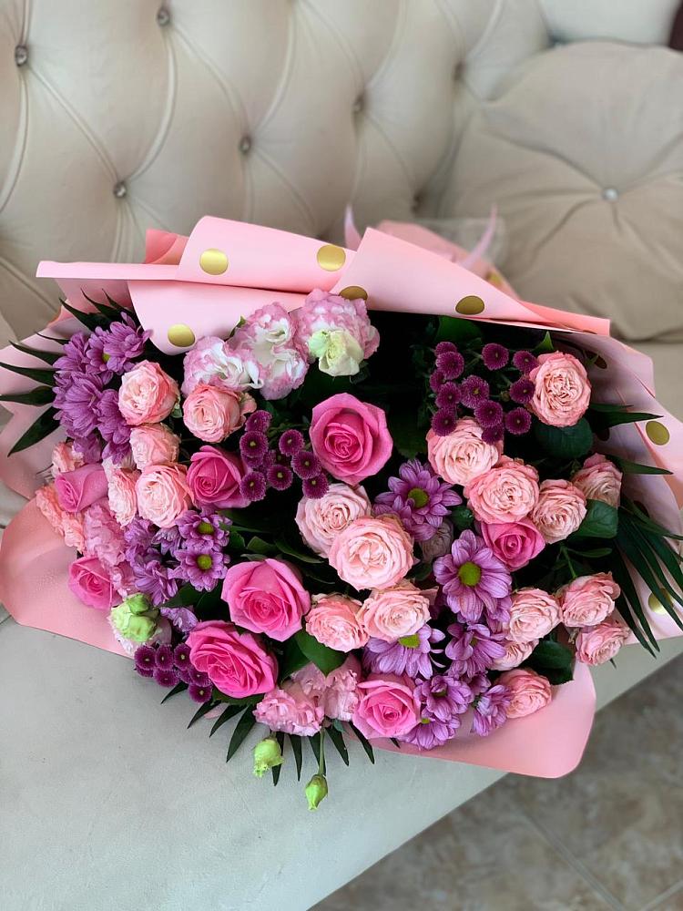 Букет цветов из: Хризантемы, Розы и Лизиантусы в Знаменском Краснодарский край