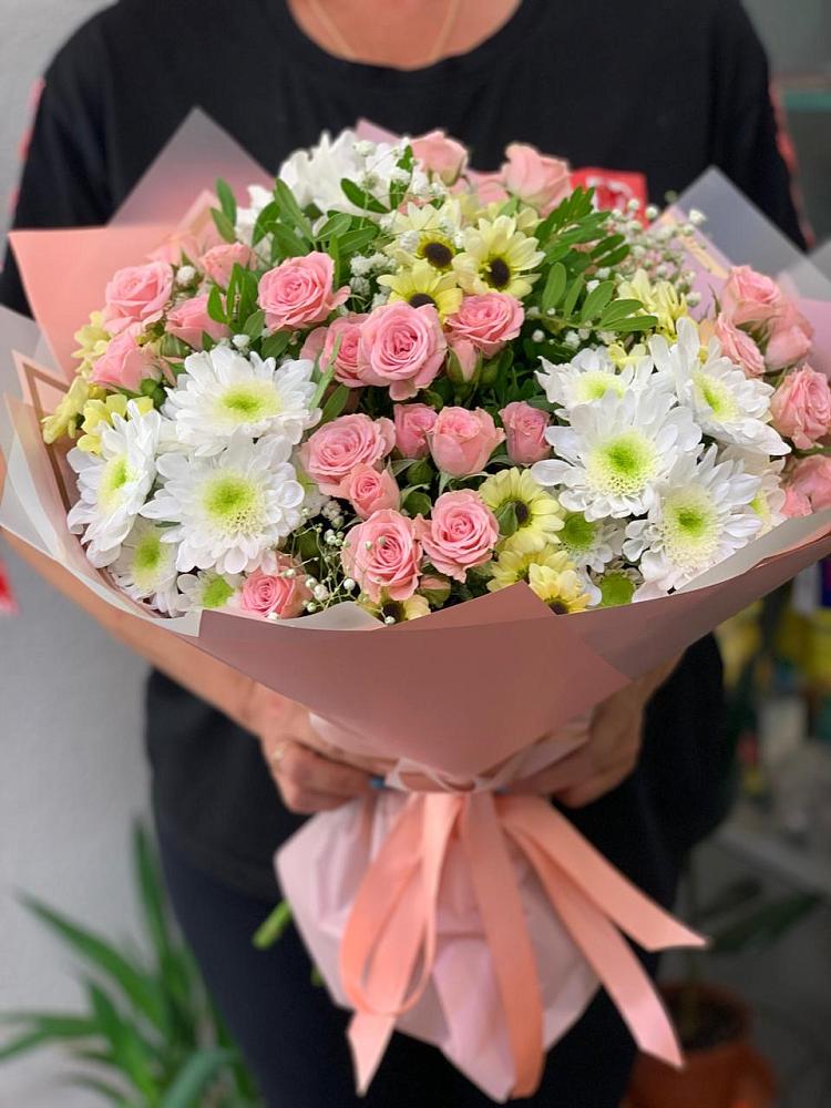 Букет цветов из: Розы и Хризантемы в Знаменском Краснодарский край