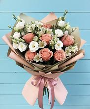 Букет цветов из:  Розы, Альстромерии и Лизиантусы в Знаменском Краснодарский край
