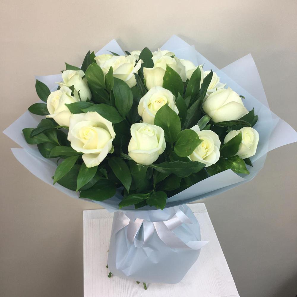 Букет 15 Белых роз Проуд в Знаменском Краснодарский край