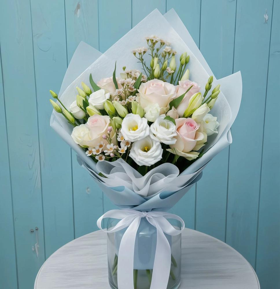 Букет цветов из: Розы и Лизиантусы в Знаменском Краснодарский край