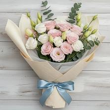 Букет цветов из:  Лизиантусы в Знаменском Краснодарский край