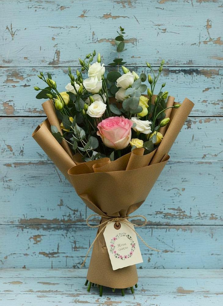 Букет цветов из: Розы и Лизиантусы в Знаменском Краснодарский край