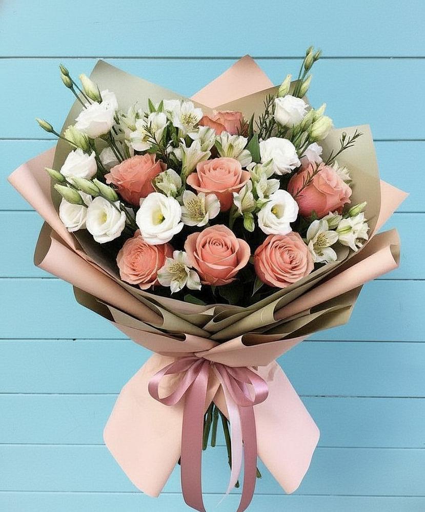 Букет цветов из: Розы, Альстромерии и Лизиантусы в Знаменском Краснодарский край