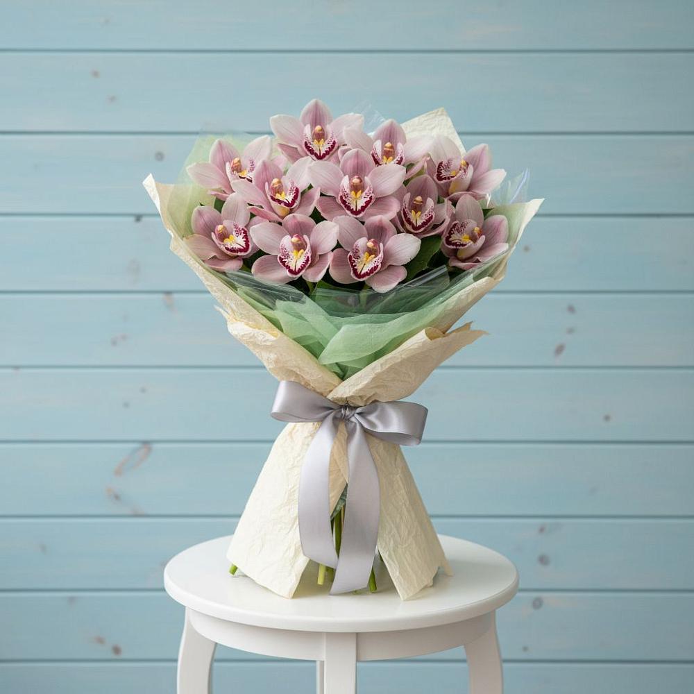 Букет цветов из: Орхидеи и Розы в Знаменском Краснодарский край