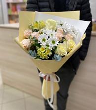 Букет цветов из:  Альстромерии, Розы и Хризантемы в Знаменском Краснодарский край