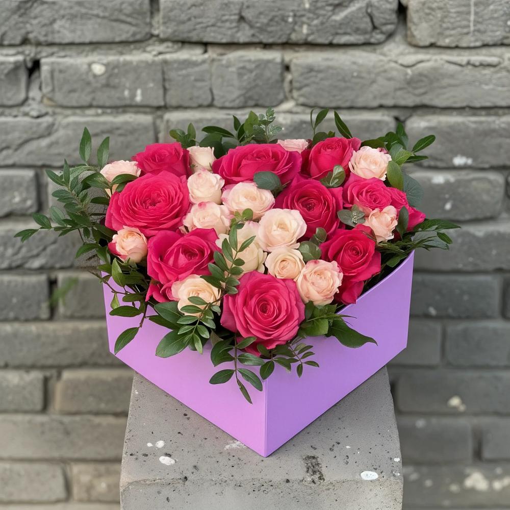 Цветочная композиция из Розы в коробке в Знаменском Краснодарский край