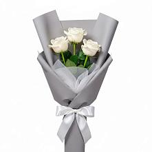 Букет 3 белые розы в Знаменском Краснодарский край