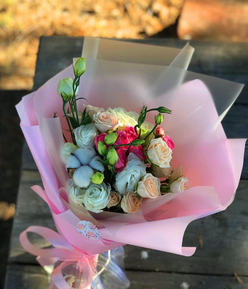 Букет цветов из: Розы и Лизиантусы в Знаменском Краснодарский край