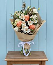 Букет цветов из:  Альстромерии, Лизиантусы, Розы и Хризантемы в Знаменском Краснодарский край