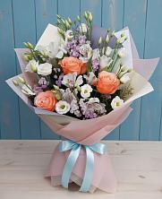 Букет цветов из:  Лизиантусы, Розы, Альстромерии и Гипсофила в Знаменском Краснодарский край