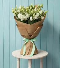 Букет цветов из:  Лизиантусы в Знаменском Краснодарский край