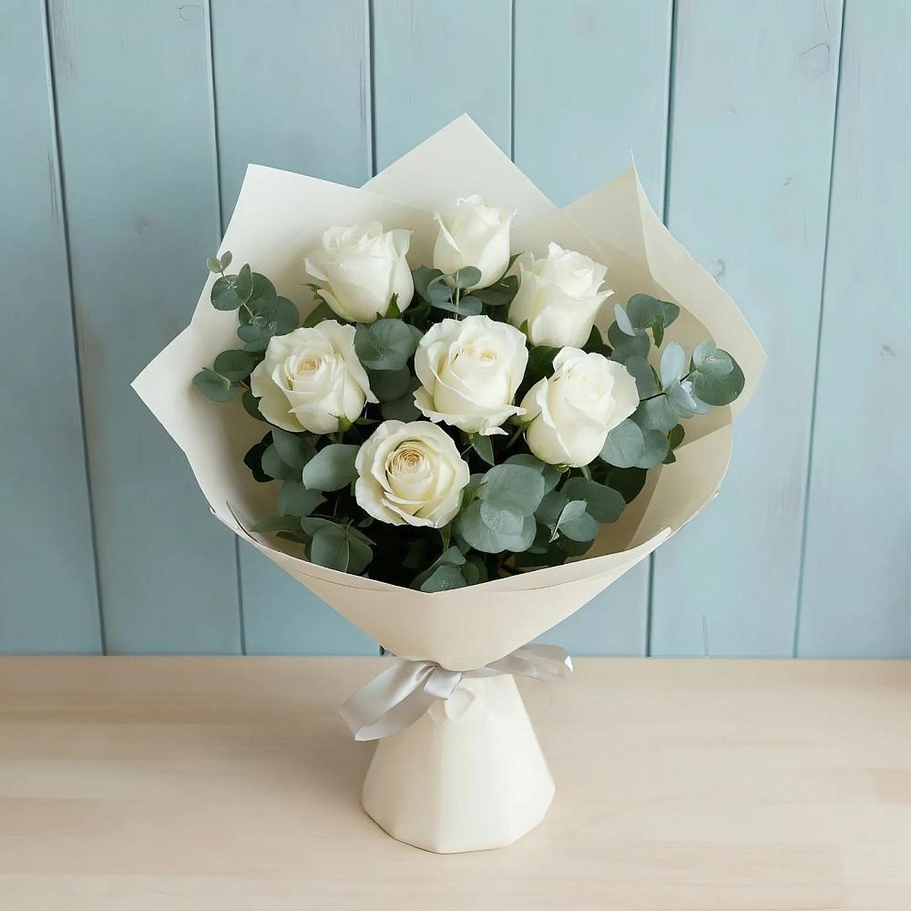 Букет Белые розы в Эвкалипте в Знаменском Краснодарский край