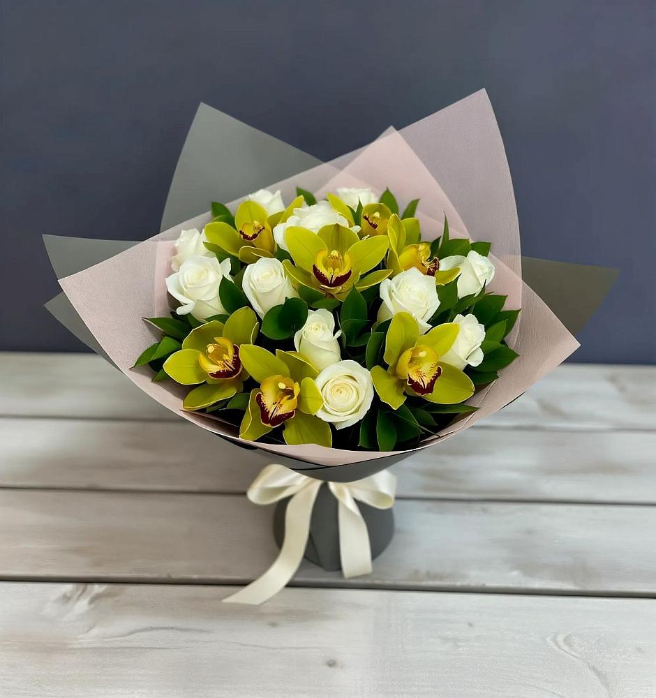 Букет цветов из: Орхидеи и Розы в Знаменском Краснодарский край