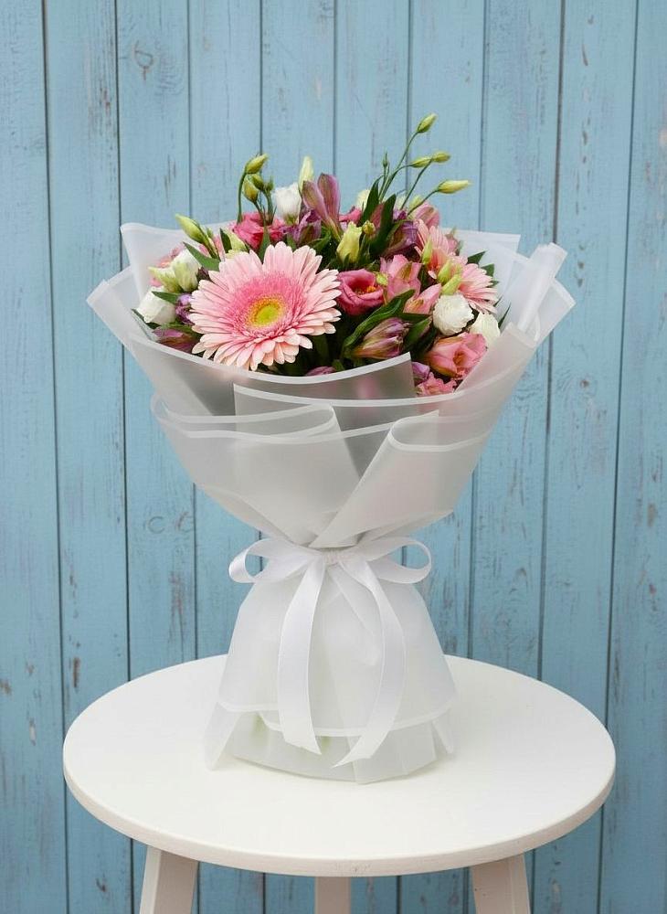 Букет цветов из: Герберы, Альстромерии и Лизиантусы в Знаменском Краснодарский край