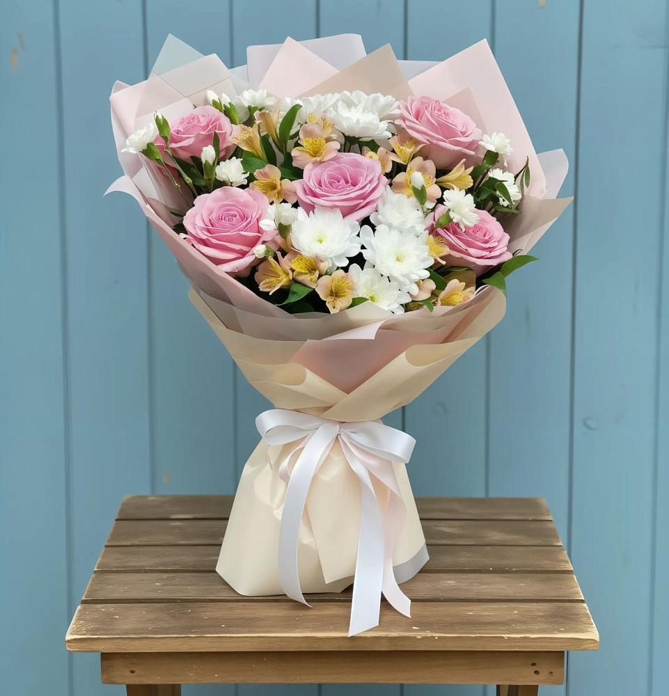 Букет цветов из: Гвоздики, Орхидеи и Розы в Знаменском Краснодарский край