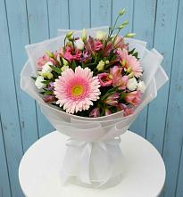 Букет цветов из:  Герберы, Альстромерии и Лизиантусы в Знаменском Краснодарский край
