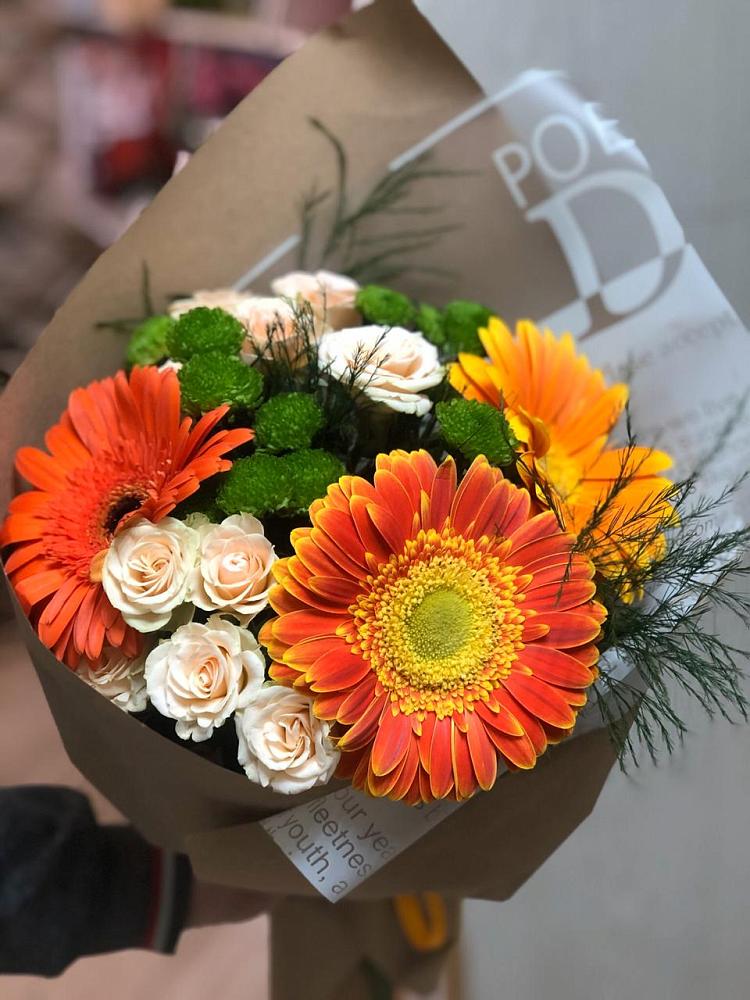 Букет цветов из: Герберы, Хризантемы и Розы в Знаменском Краснодарский край