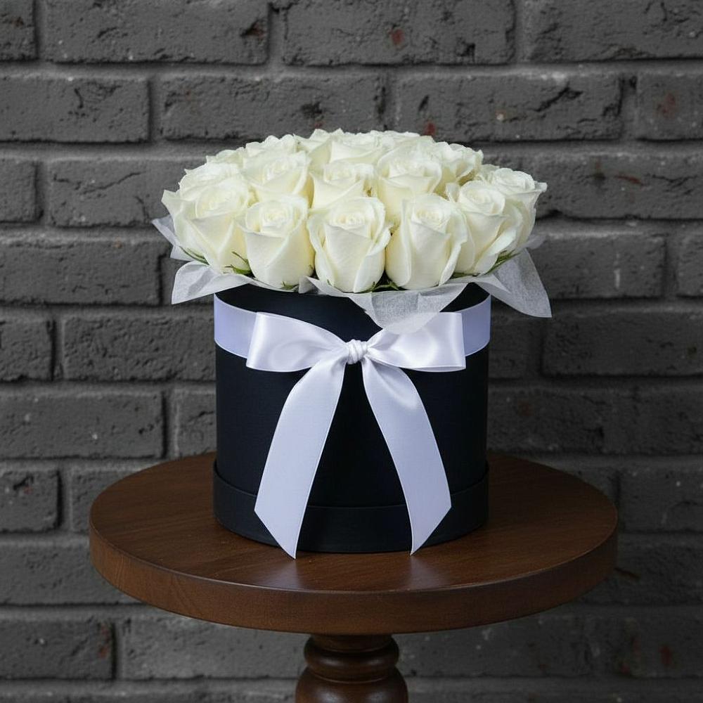 Цветочная композиция из Розы в шляпной коробке в Знаменском Краснодарский край