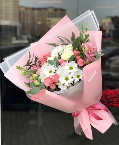 Букет цветов из: Розы, Лизиантусы и Хризантемы в Знаменском Краснодарский край