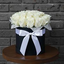 Цветочная композиция из Розы в шляпной коробке в Знаменском Краснодарский край