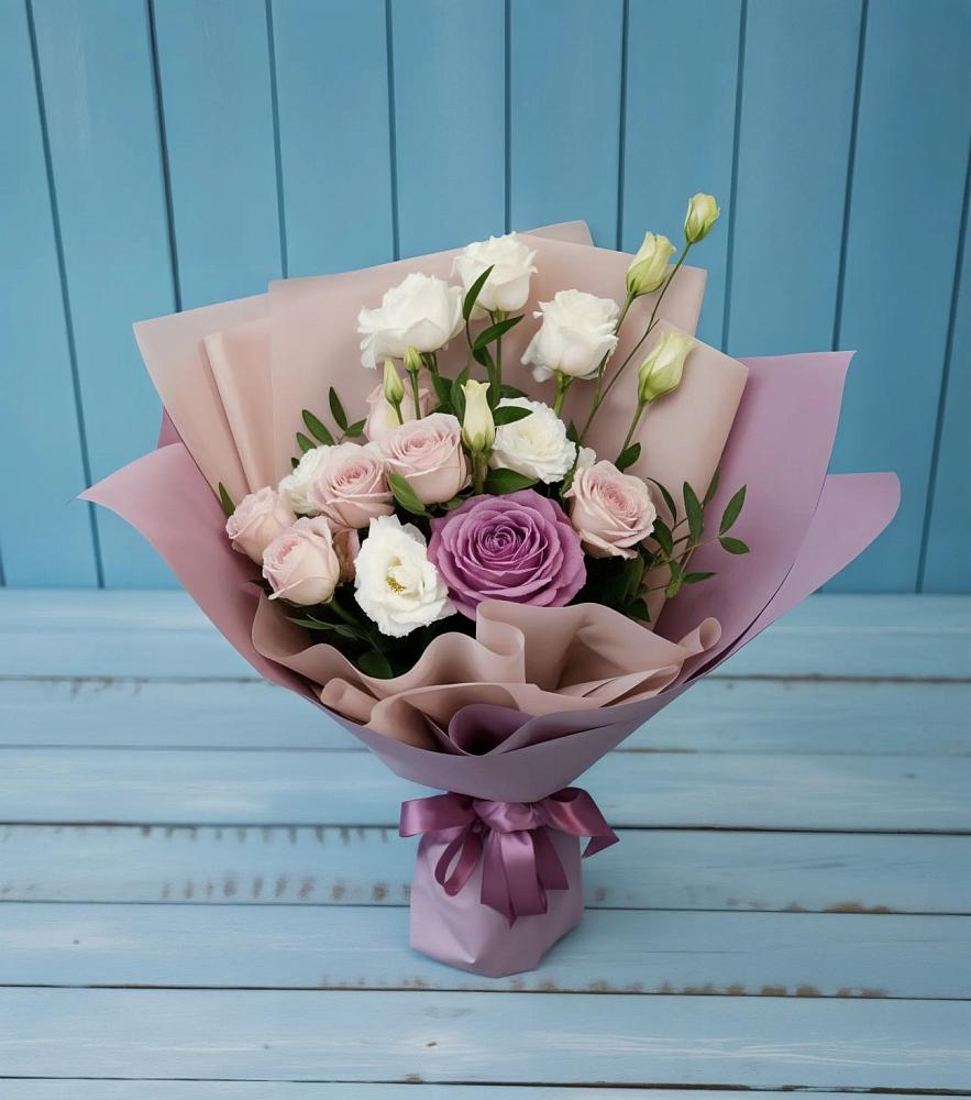 Букет цветов из: Розы и Лизиантусы в Знаменском Краснодарский край