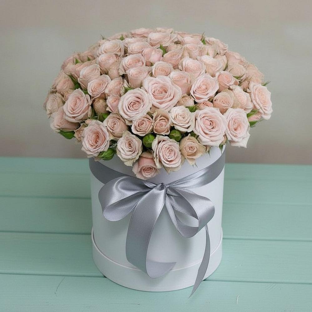 Цветочная композиция из Розы в шляпной коробке в Знаменском Краснодарский край